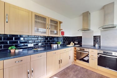 7 bed house, Lyddington Road, Northville, Bristol, BS70UU - Image 2