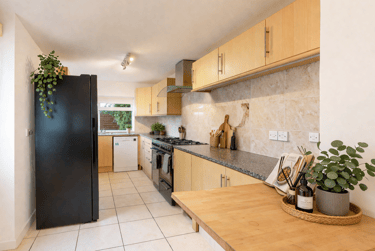 6 bed house, Brentry Road, Stapleton, Bristol, BS162AB - Image 2