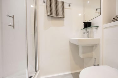 Premium Ensuite - Image 4