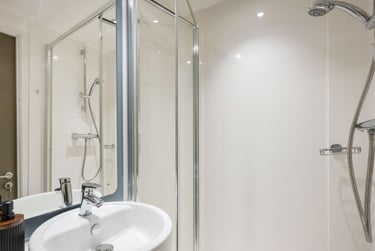 Silver Plus Ensuite - Image 3