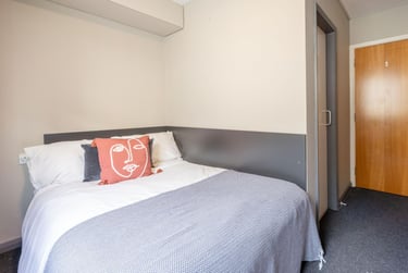 Classic Ensuite - Image 2