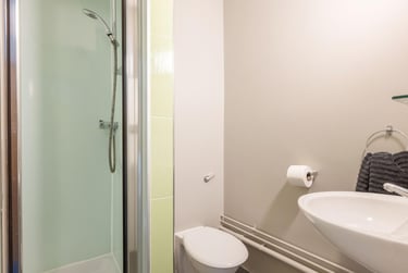 Classic Ensuite - Image 4