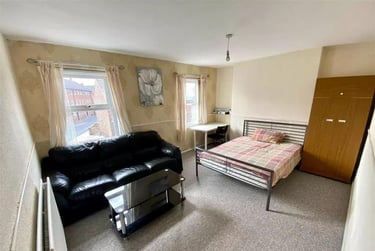2 bed house, Gort Place, Gilesgate, Durham, DH11EY - Image 1