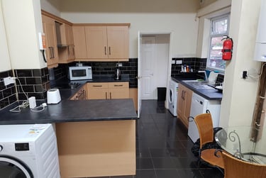 6 bed house, Burford Road, Hyson Green, Nottingham, NG76BB - Image 11
