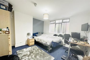 6 bed house, Harrington Drive, Lenton, Nottingham, NG71JJ - Image 2