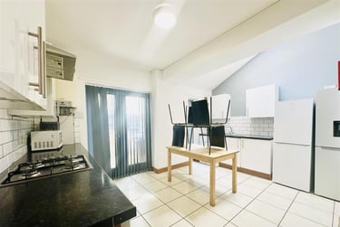 6 bed house, Church Grove, Lenton, Nottingham, NG72FG - Image 2
