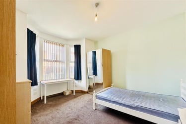 6 bed house, Midland Avenue, Lenton, Nottingham, NG72FD - Image 2