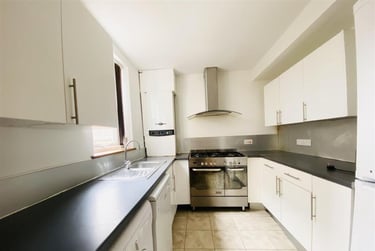 6 bed house, Kimbolton Avenue, Radford, Nottingham, NG71PS - Image 1