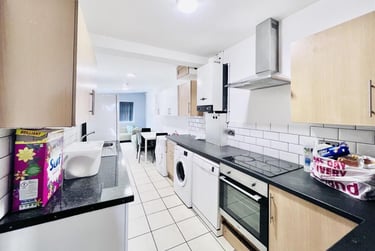 6 bed house, Rolleston Drive, Lenton, Nottingham, NG71JU - Image 2