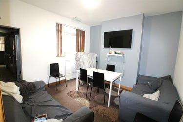 6 bed house, Lois Avenue, Lenton, Nottingham, NG72EY - Image 2