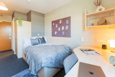 Bronze En Suite at St Peters Court, Midland Way, Lenton, Nottingham, NG73EU - Image 1