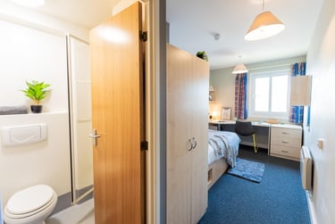 Bronze En Suite at St Peters Court, Midland Way, Lenton, Nottingham, NG73EU - Image 5