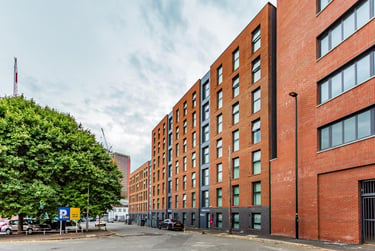 Studio + | Studio Apartment with Aircon - Image 1
