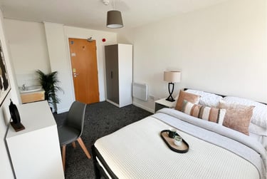 Deluxe Room at Clanny House, Peacock Street W, City Centre, Sunderland, SR46UH - Image 1