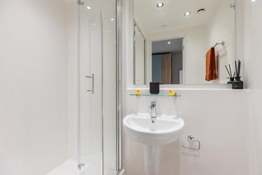 Gold Studio at Centre Court, Alfreton Road, Lenton, Nottingham, NG73NS - Image 5