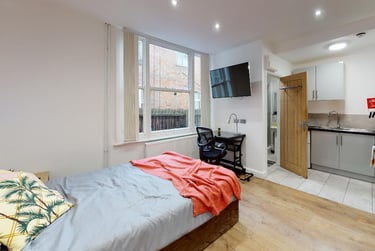 9 bed house, London Road, Victoria Park, Leicester, LE21ND - Image 1