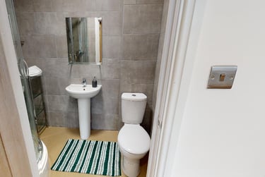 9 bed house, London Road, Victoria Park, Leicester, LE21ND - Image 2