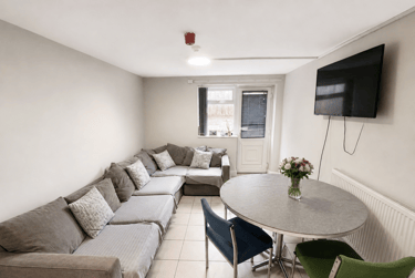 7 bed house, Treherbert Street, Cathays, Cardiff, CF244JN - Image 2