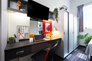 Classic Ensuite at Pillar Box, 71A Hertford Street, City Centre, Coventry, CV11LA - Image 2
