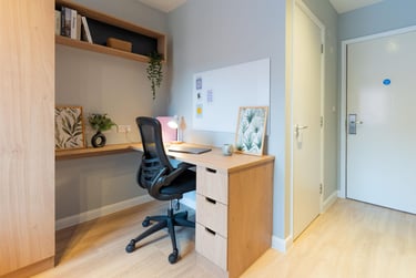 Gold En Suite at St Peters Court, Midland Way, Lenton, Nottingham, NG73EU - Image 6