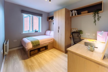 Gold En Suite at St Peters Court, Midland Way, Lenton, Nottingham, NG73EU - Image 1