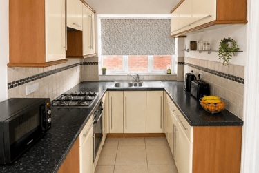 6 bed house, Bampton Street, City Centre, Loughborough, LE112DR - Image 2