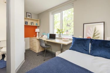 Classic Ensuite at Calthorpe Court, Pershore Road, Edgbaston, Birmingham, B57QF - Image 1