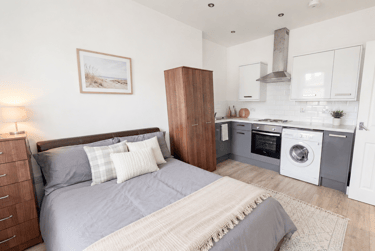 1 bed house, Ashby Road, City Centre, Loughborough, LE113AA - Image 1