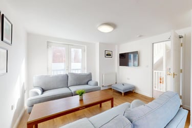 4 bed house, Goods Yard Close, City Centre, Loughborough, LE115EB - Image 1