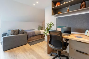 Sky Light Plus Studio at Headrow Court, Park Cross Street, Hyde Park, Leeds, LS12QJ - Image 6