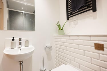Sky Light Plus Studio at Headrow Court, Park Cross Street, Hyde Park, Leeds, LS12QJ - Image 7