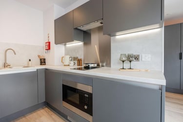 Superior Studio at Headrow Court, Park Cross Street, Hyde Park, Leeds, LS12QJ - Image 4