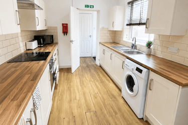 6 bed house, Storer Road, City Centre, Loughborough, LE115EH - Image 1