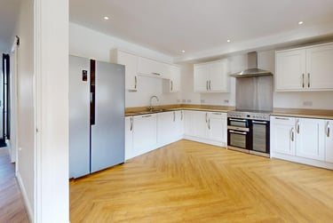 6 bed house, Derwent Drive, City Centre, Loughborough, LE113RJ - Image 3