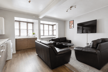 6 bed house, Packe Street, City Centre, Loughborough, LE113EZ - Image 2