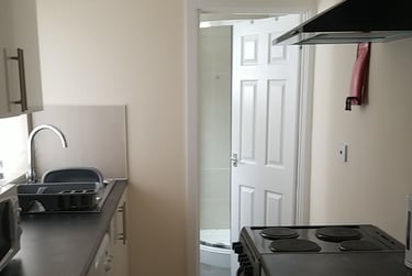 1 bed house, Queens Road, Clarendon Park, Leicester, LE23FL - Image 1