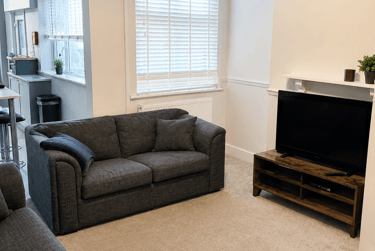 5 bed house, Burleigh Road, City Centre, Loughborough, LE113BA - Image 1