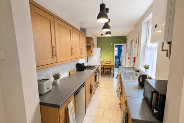 4 bed house, Burleigh Road, City Centre, Loughborough, LE113BA - Image 2
