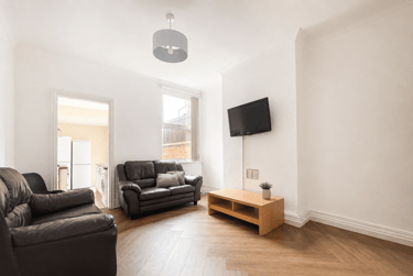 4 bed house, Storer Road, City Centre, Loughborough, LE115EH - Image 1