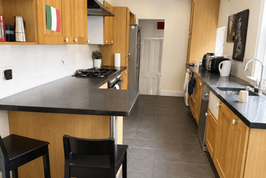 4 bed house, Park Road, Shelthorpe, Loughborough, LE112HH - Image 2