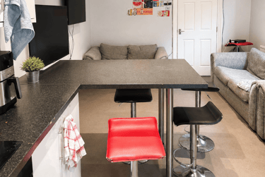 7 bed house, Herrick Road, Shelthorpe, Loughborough, LE112BU - Image 1