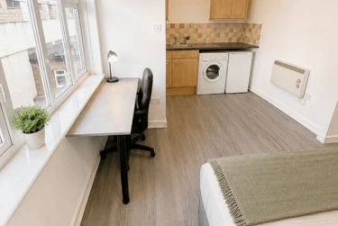 1 bed house, Market Street, City Centre, Loughborough, LE113ER - Image 3