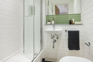 Ensuite with Balcony - Image 4