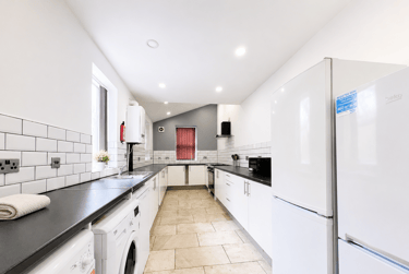 6 bed house, Sherwin Grove, Lenton, Nottingham, NG72EZ - Image 1