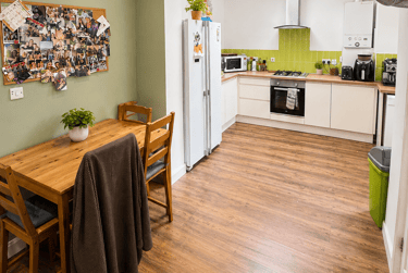6 bed house, Pelham Crescent, Lenton Abbey, Nottingham, NG92ER - Image 1