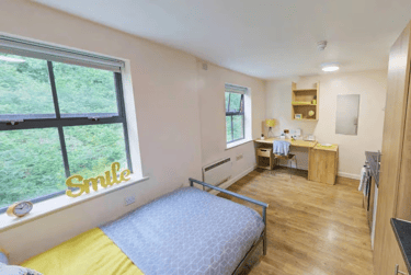 Gold Studio at Hotwells House, 192-216 Hotwell Road, Clifton, Bristol, BS84UR - Image 1
