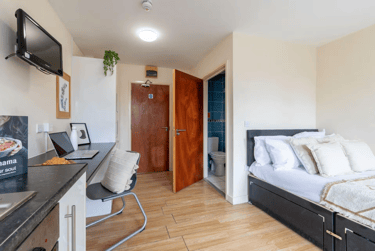 Gold Studio at Castle Gate, 33-44 Castle Gate, City Centre, Nottingham, NG17AT - Image 1