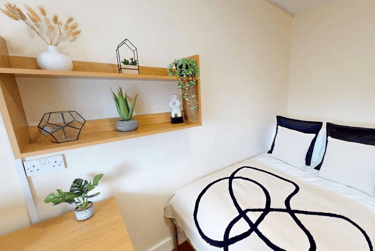 Bronze Non Ensuite - Image 4