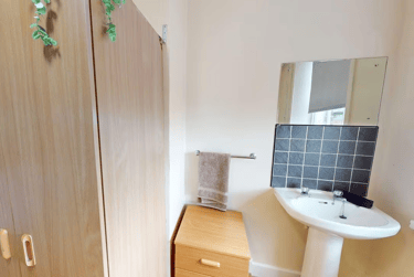 Bronze Non Ensuite - Image 9