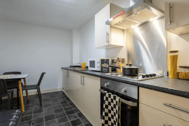 Bronze Non Ensuite - Top Floor - Image 4